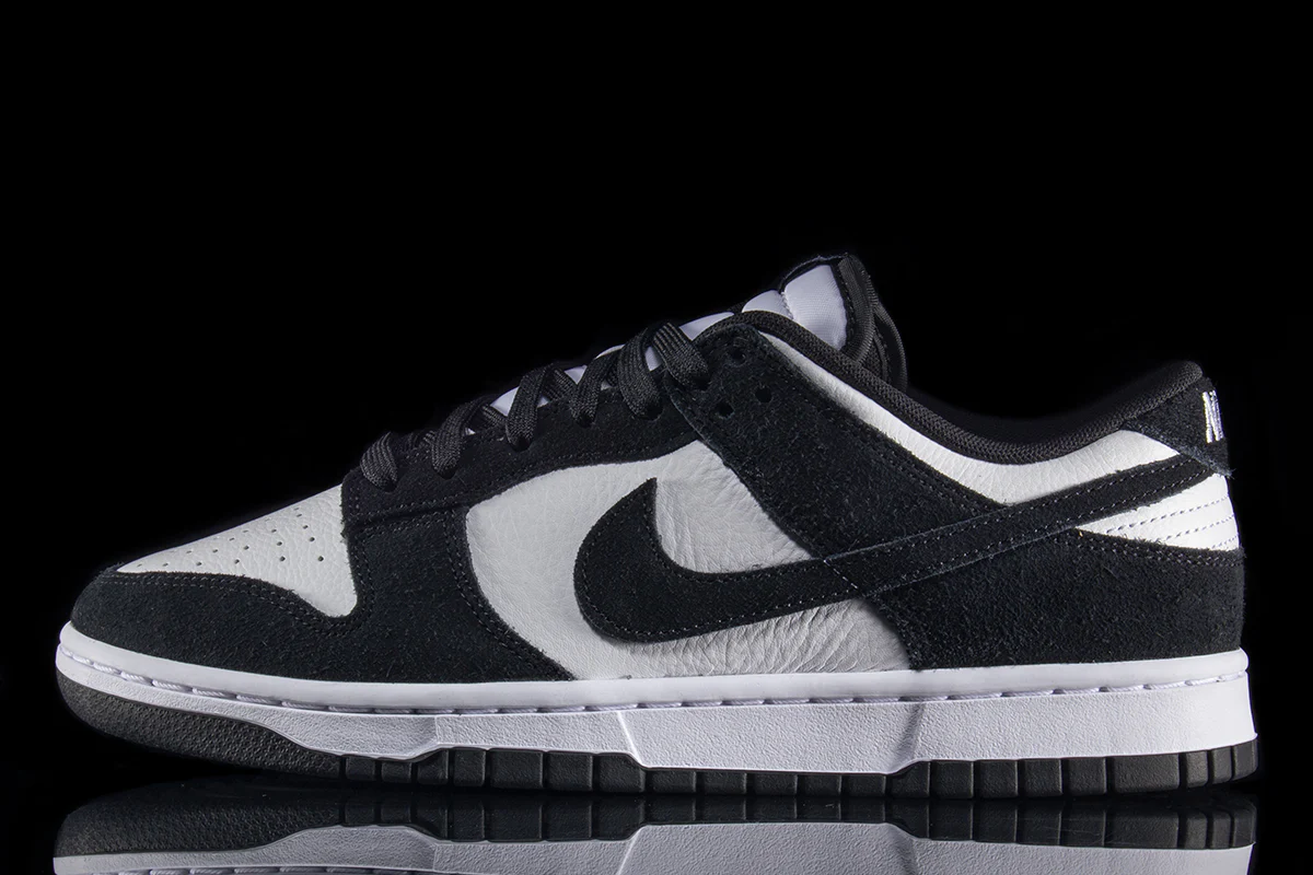 9642-dunk-low-retro-suede-panda-1.webp Dunk Low Retro - Suede Panda