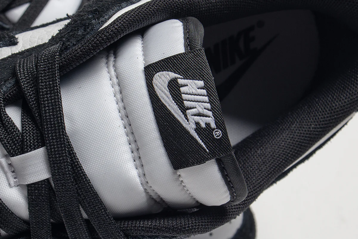 9642-dunk-low-retro-suede-panda-8.webp Dunk Low Retro - Suede Panda